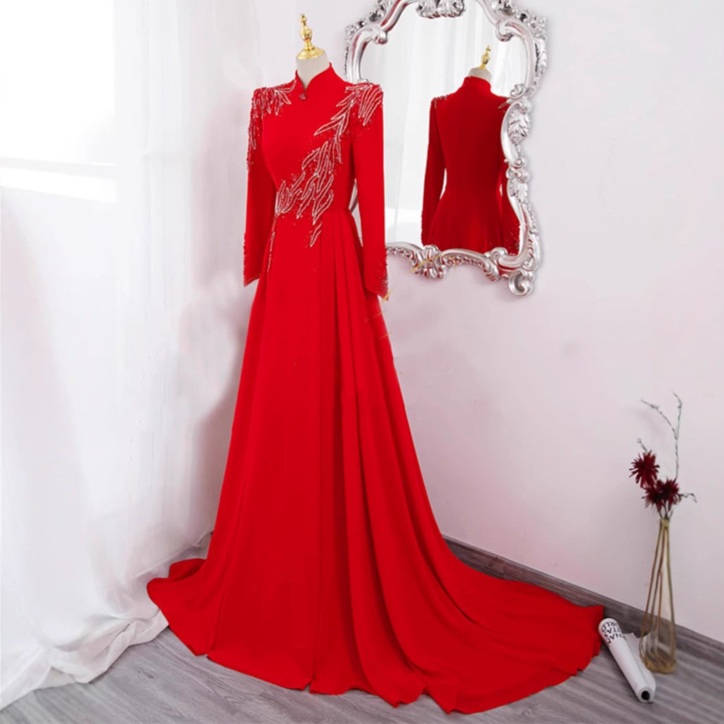 سيدة الأحمر